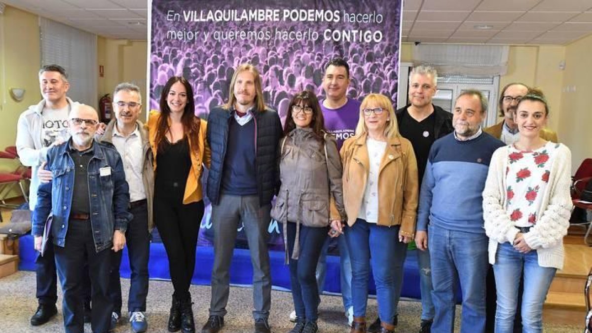 Pablo Fernández con los candidatos a las Cortes de Podemos