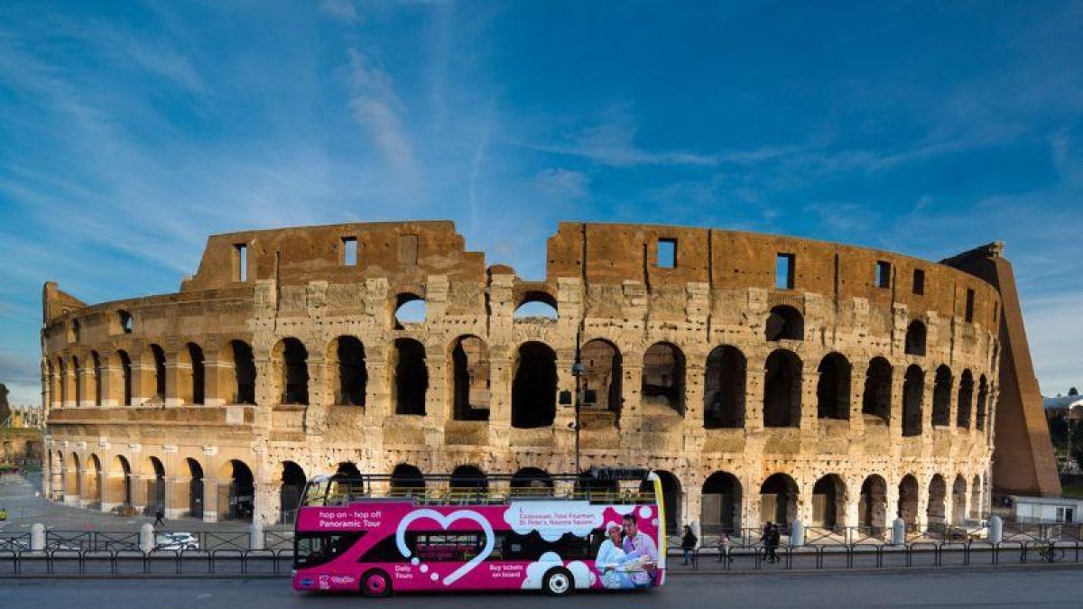 El bus turístico de Roma gestionado por Julià.