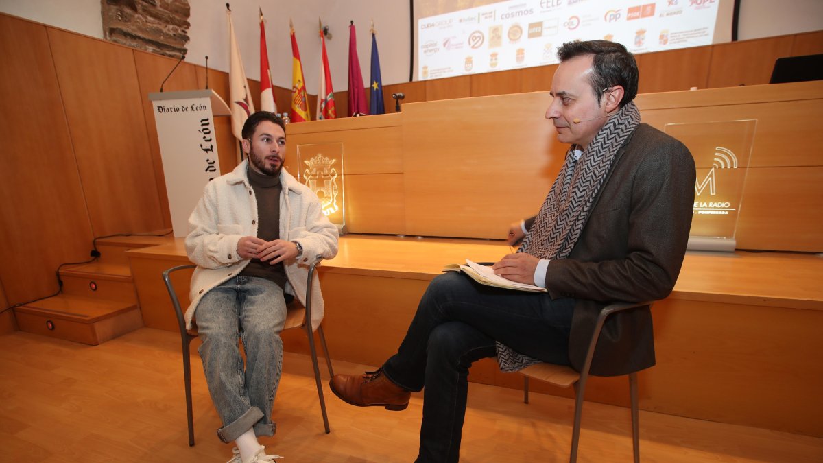 Samuel Naveira, entrevistado por Carlos Fidalgo. L. DE LA MATA