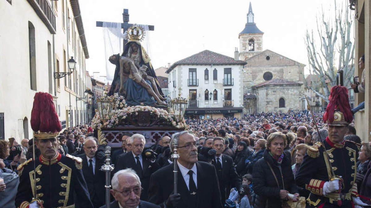 La Virgen del Mercado, que inaugura la Semana Santa, en abril de 2019. FERNANDO OTERO