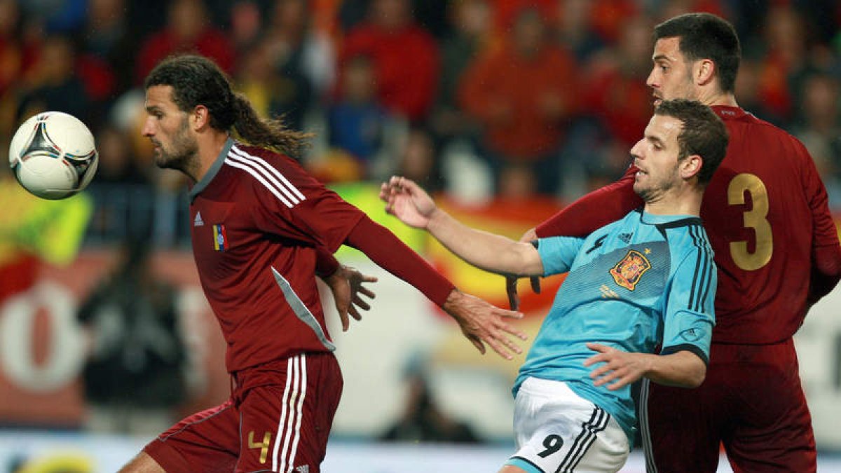 El delantero de la selección española, Roberto Soldado, fue ayer una auténtica pesadilla para la defensa venezolana.