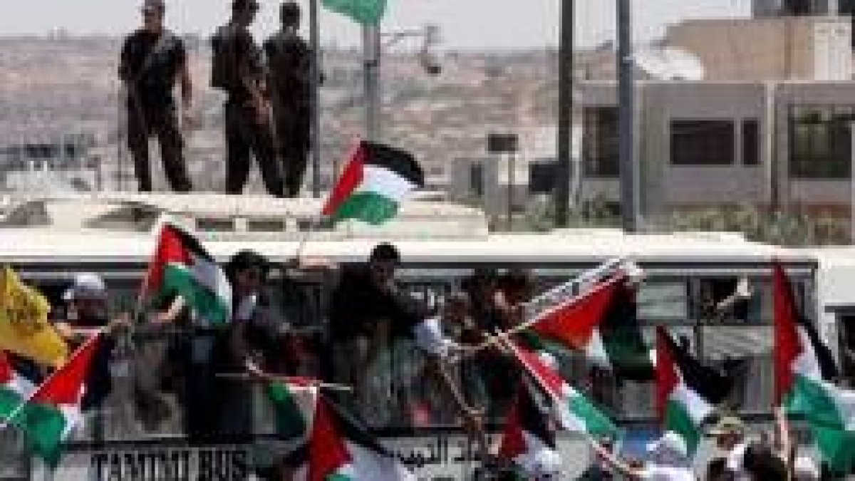 Los soldados liberados fueron recibidos como héroes a su llegada a la ciudad cisjordana de Ramala