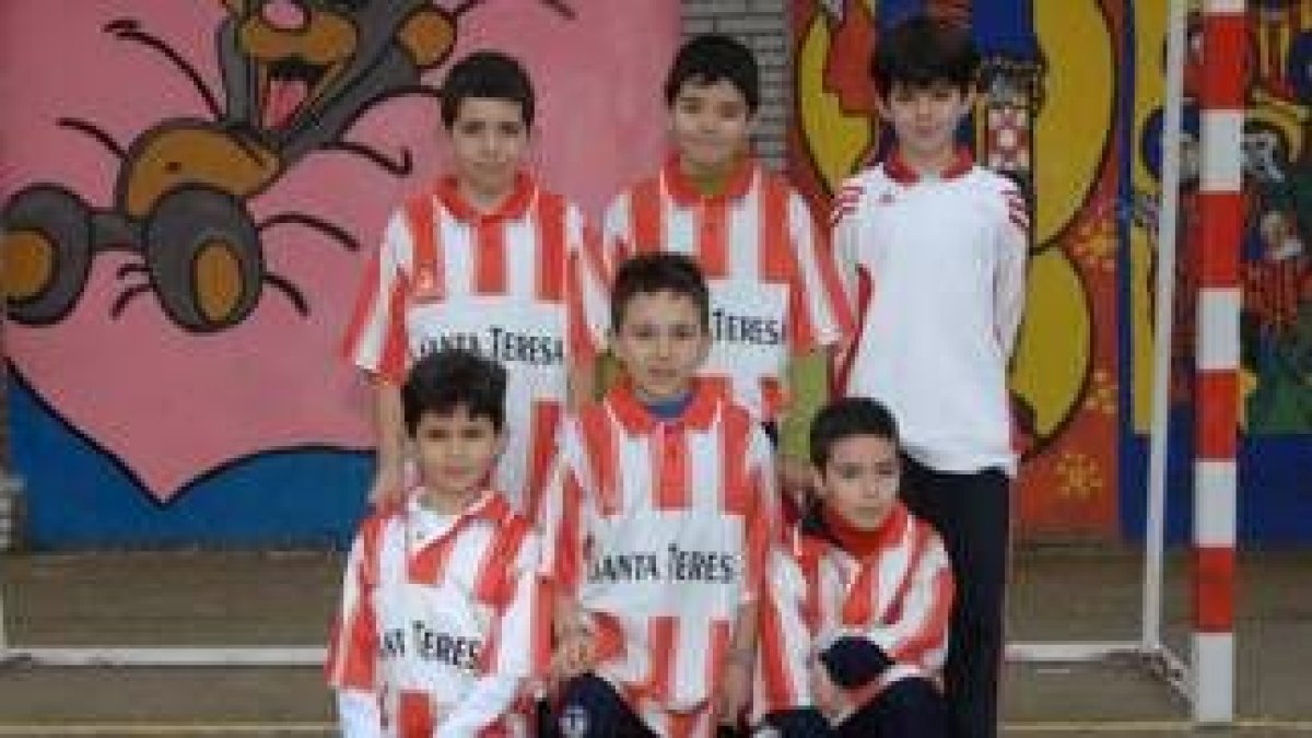 Formación de uno de los equipos del Santa Teresa que disputa la competición escolar de la zona León