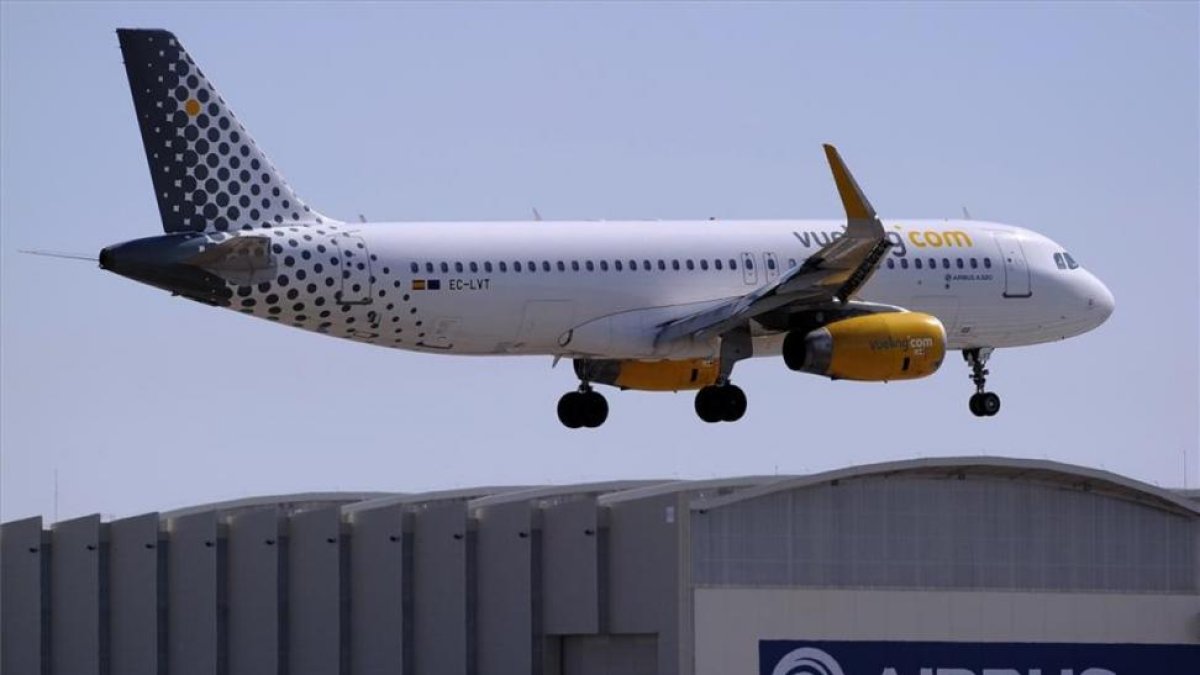 Un avión de Vueling en Sevilla.