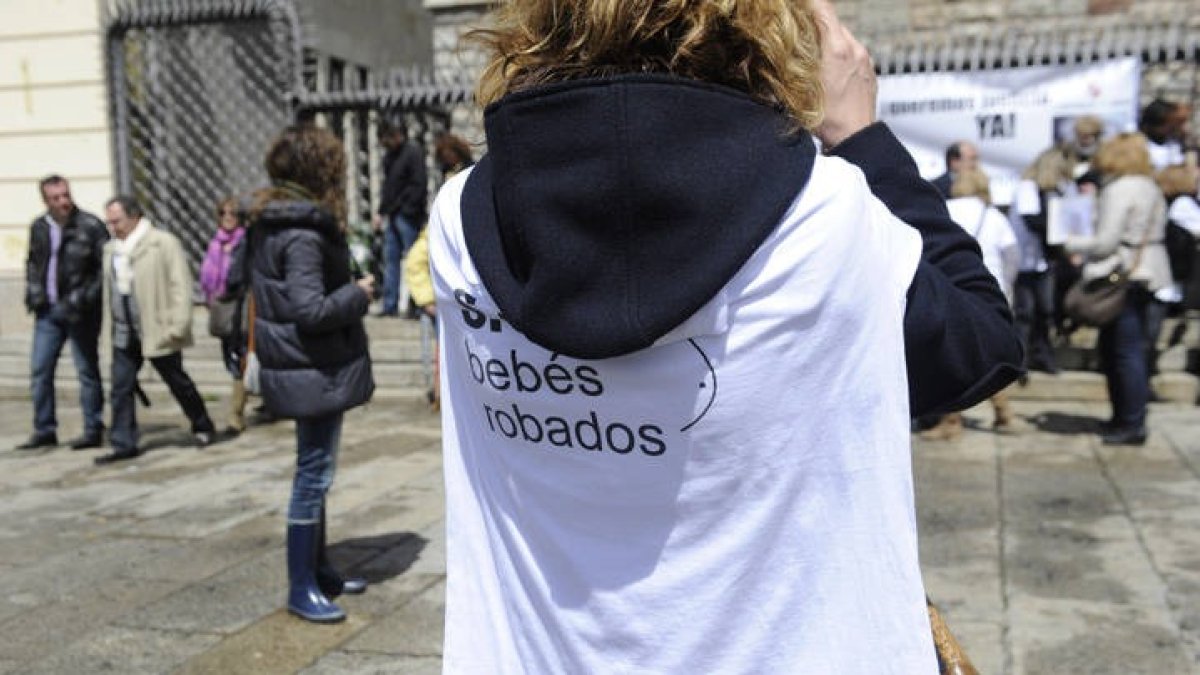Manifestación en León de la Asociación SOS Bebés Robados en una imagen de archivo. JAVIER QUINTANA