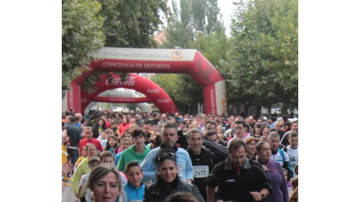 La marcha de los 10 kilómetros reunió a miles de personas en León