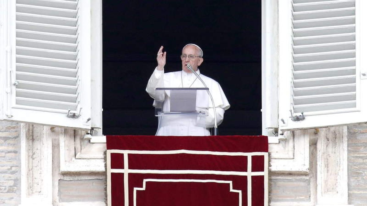 El Pontífice, mientras se dirige a sus fieles durante el Ángelus.