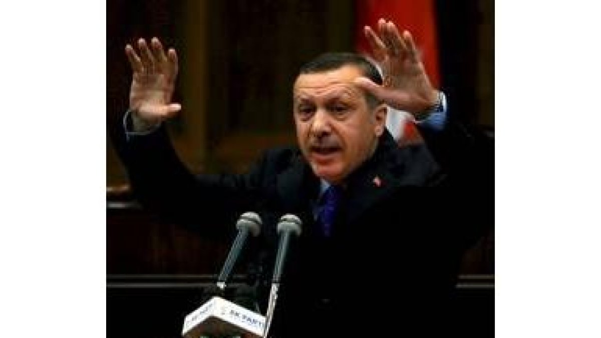 Erdogan gesticula durante su discurso en el que anunció nuevas medidas
