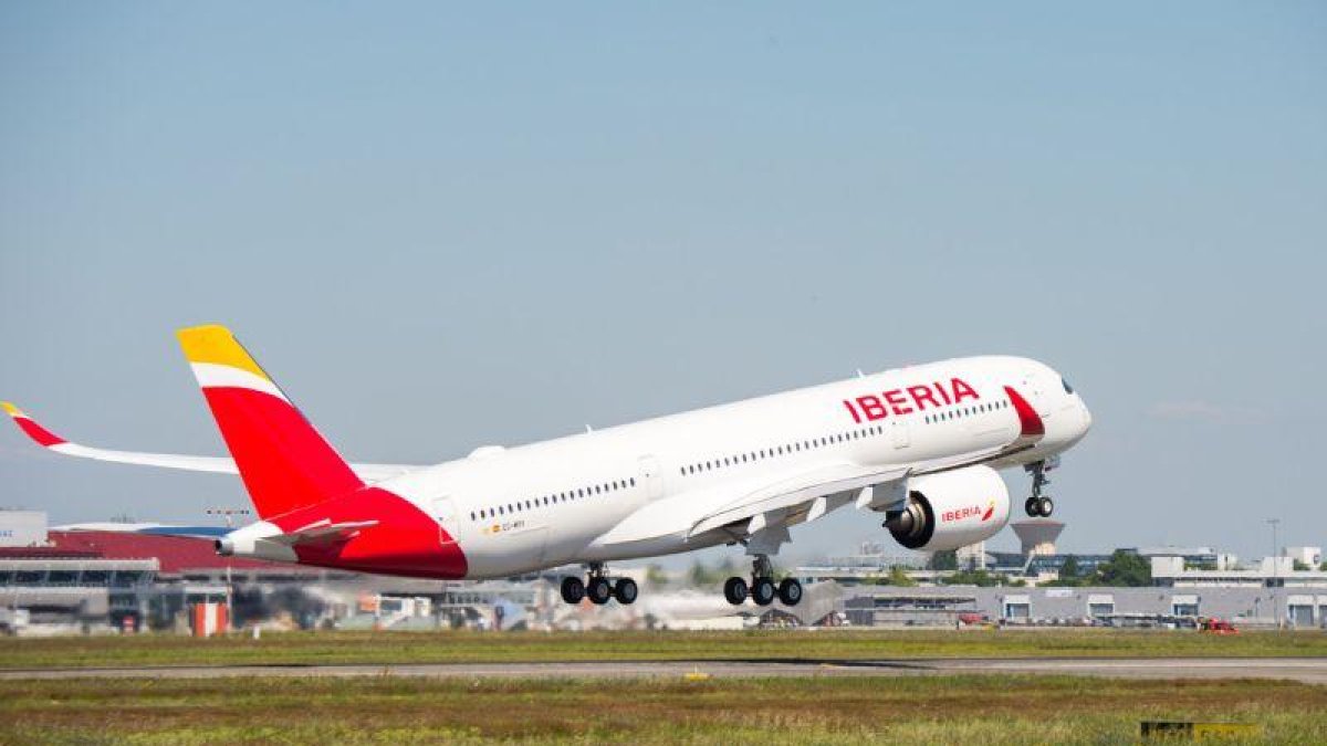 Un avión de la aerolínea española Iberia.