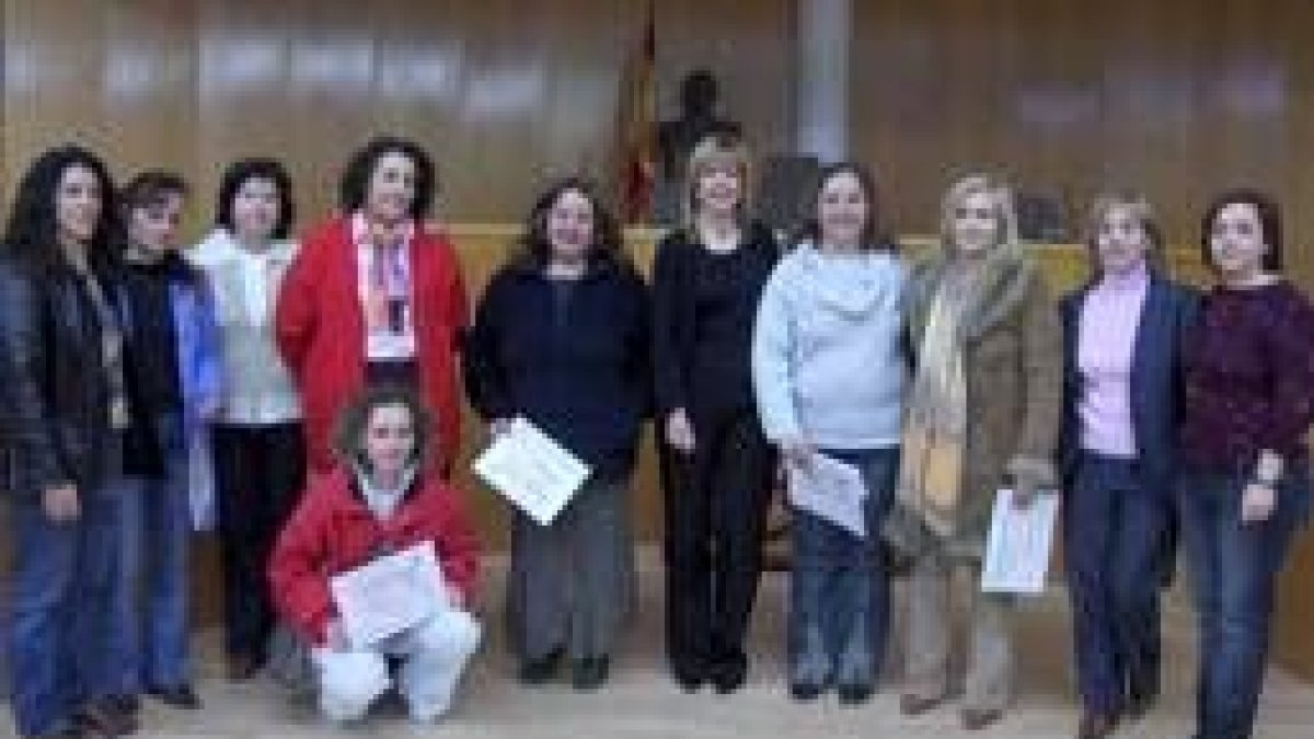 Alumnas que han recibido los diplomas del Ayuntamiento
