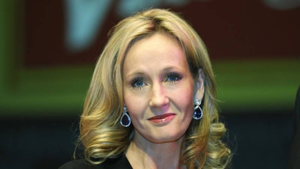 La escritora J.K. Rowling en la presentación de su primera novela.