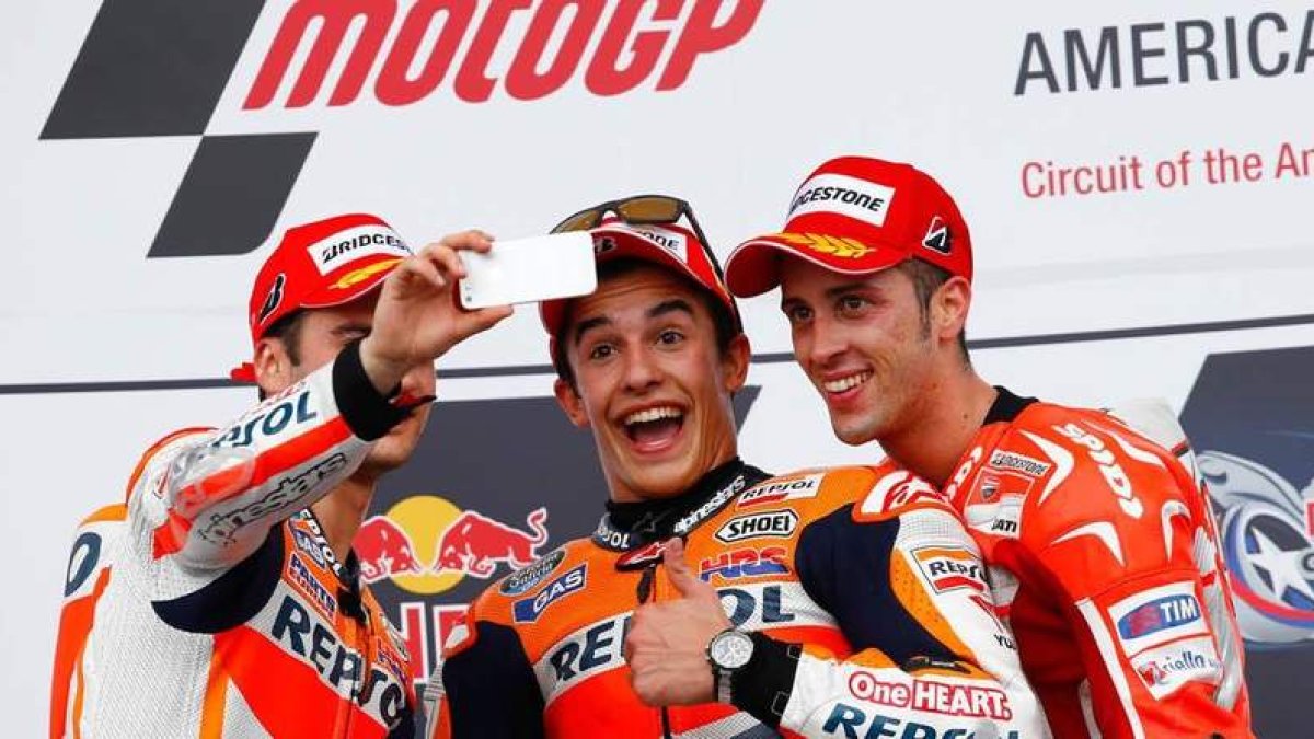 Marc bromea en el podio junto a Pedrosa (segundo) y Dovizioso (tercero).