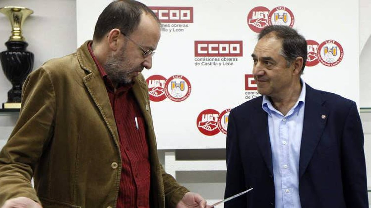 Ignacio Fernández y Arturo Fernández, secretarios generales de CC.OO. y UGT en León.