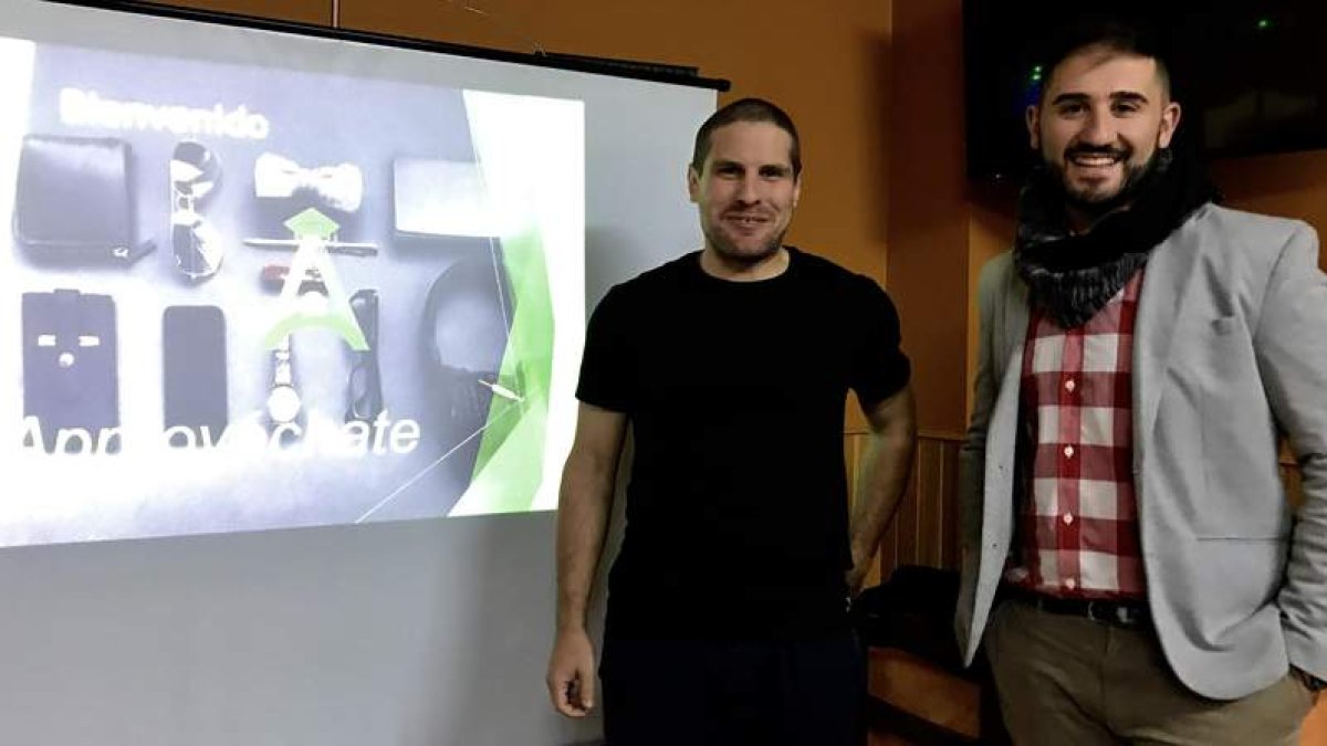 Daniel Falagán Corral y Marcelino García Tedejo han desarrollado la app ‘Approvéchate’.