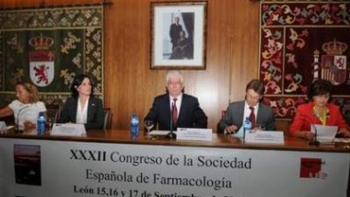 Maite Tejerina, María Rodríguez, José Ángel Hermida, José María Pino y Matilde Sierra.
