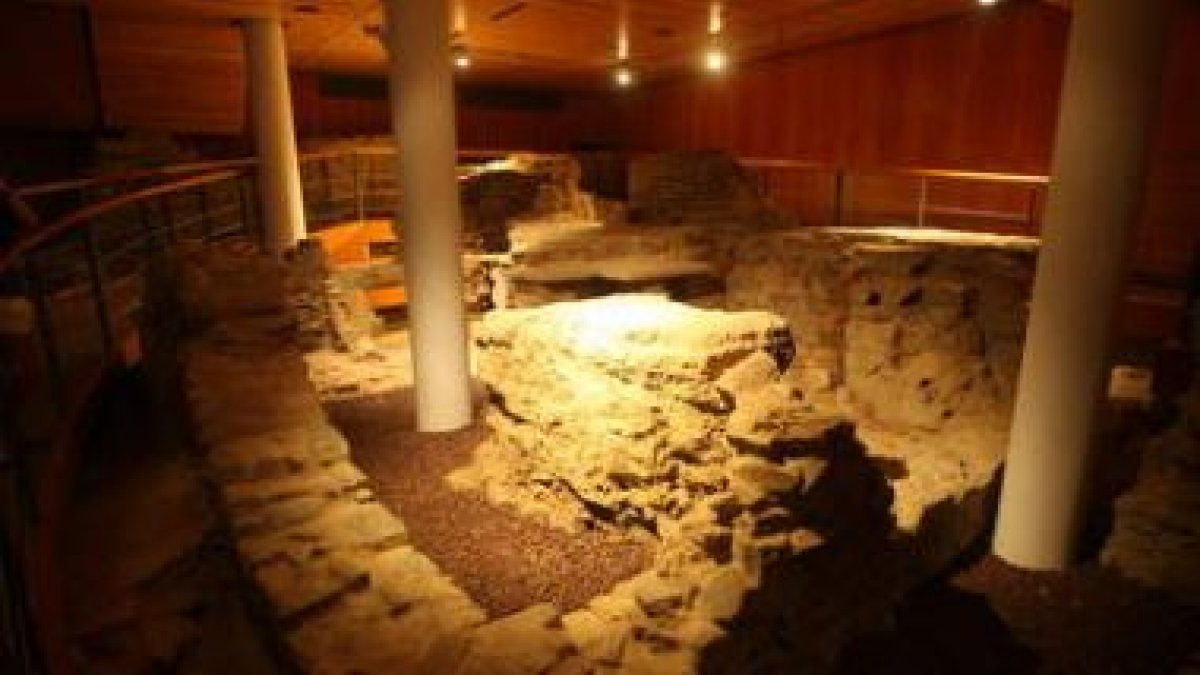 Restos en uno de los sótanos arqueológicos de la Ruta Romana de Astorga.