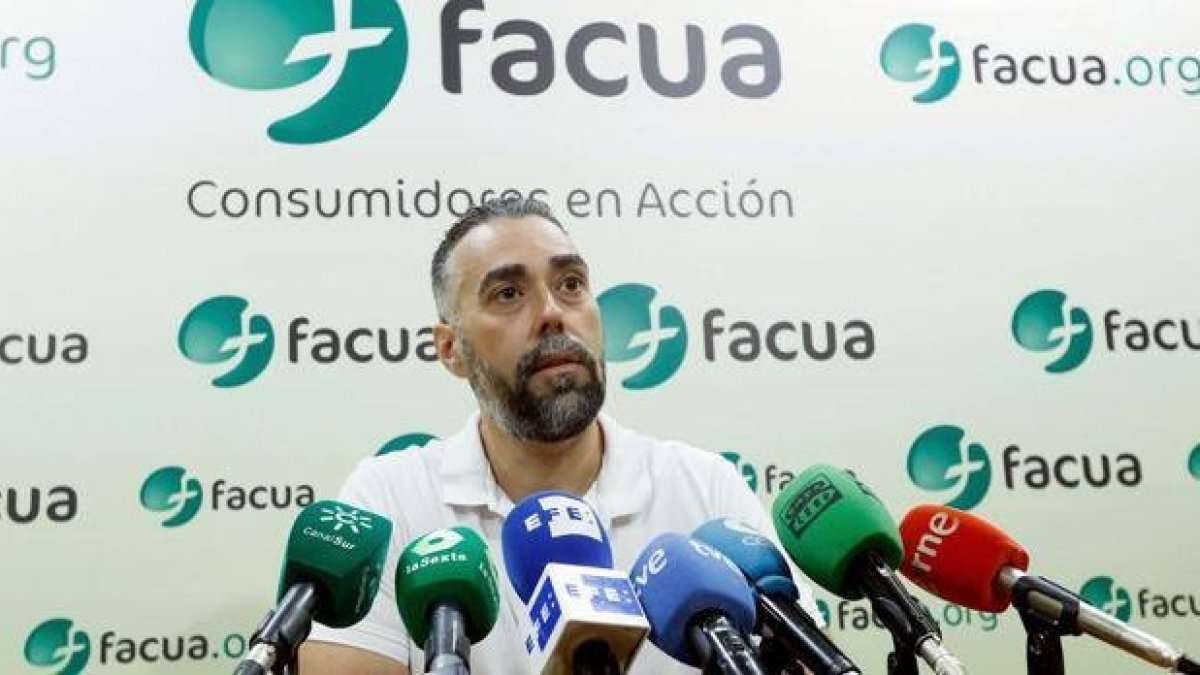 El secretario general de Facua-Consumidores en Acción, Rubén Sánchez. EFE