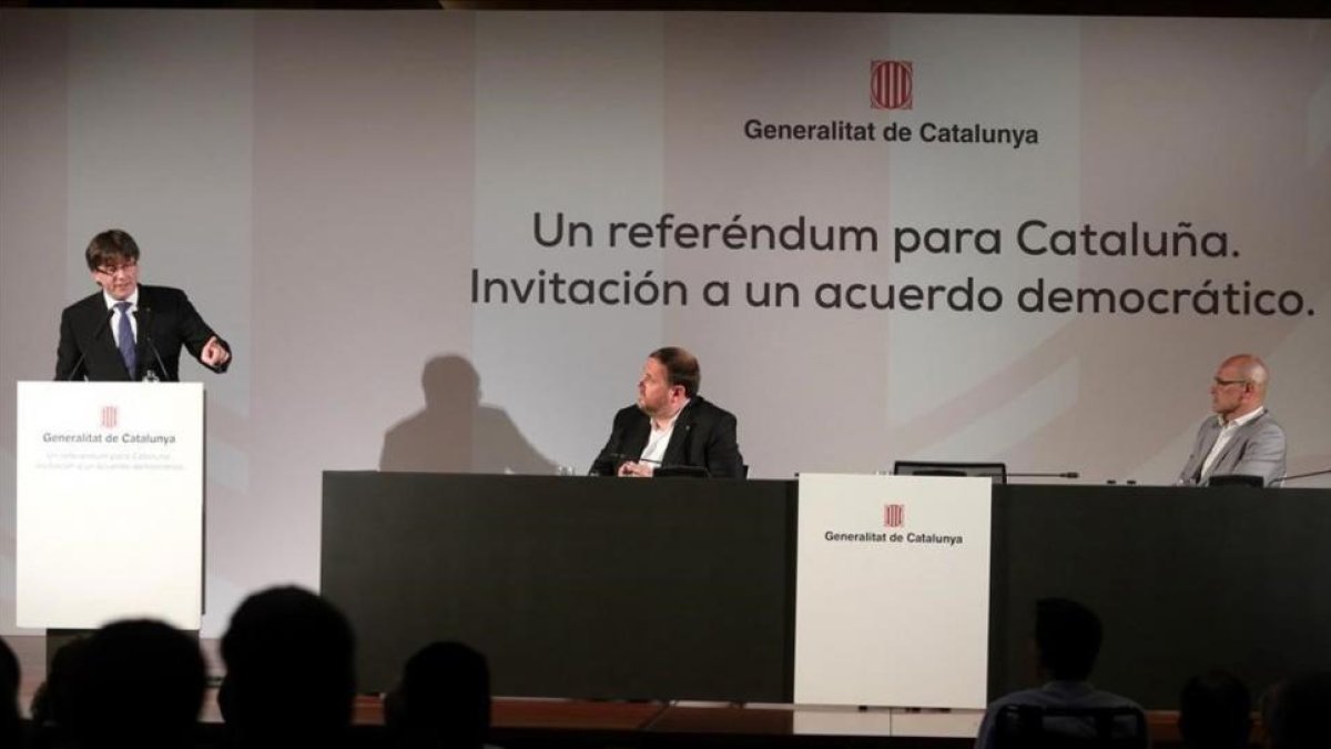 Carles Puigdemont, durante su conferencia en Madrid sobre el referéndum, este lunes.