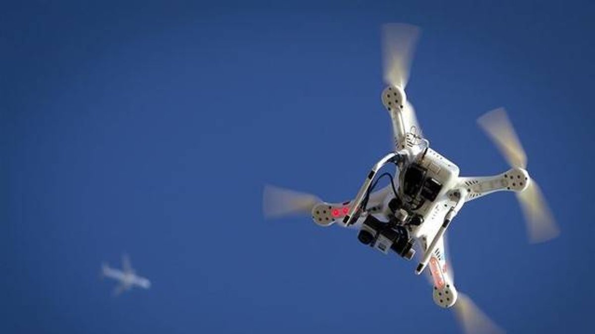 Un dron equipado con videocámara origina una disputa vecinal en Kenuky.