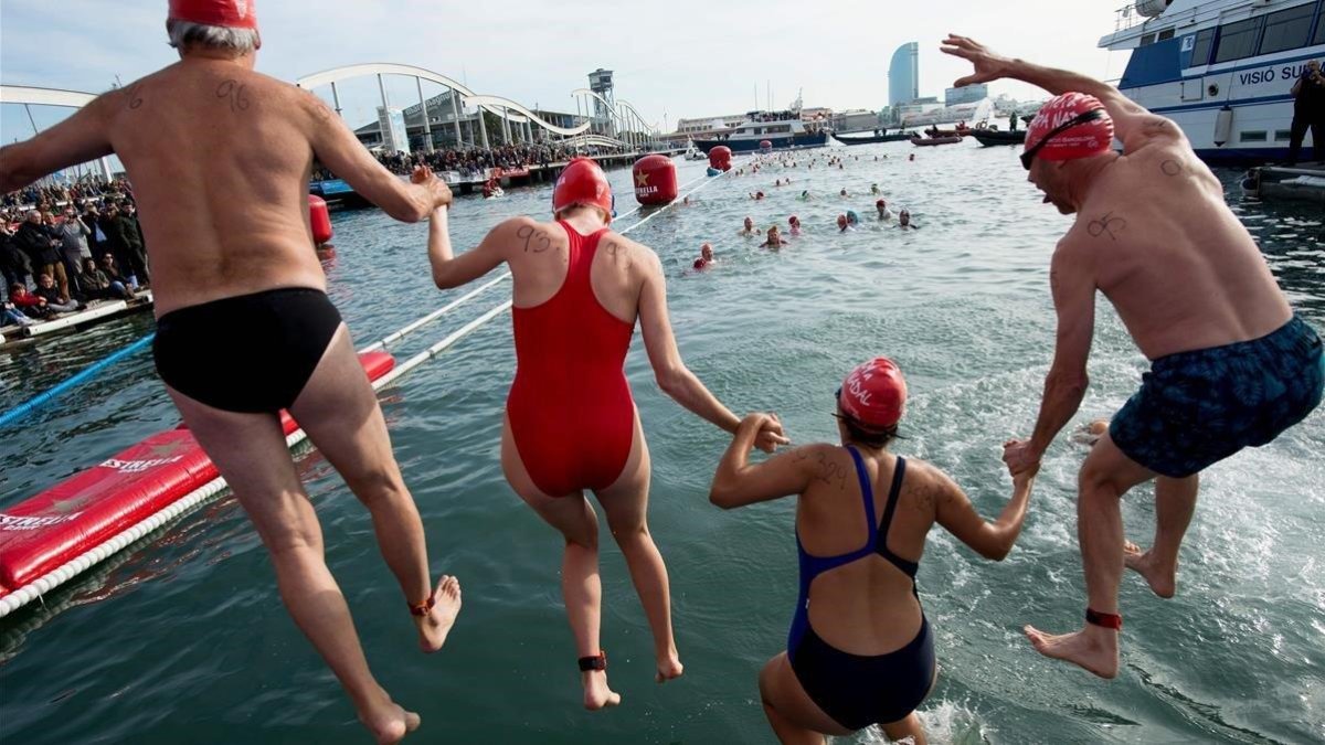 Cuatro participantes de la Copa Nadal, esta mañana  430 nadadores han participado este martes.