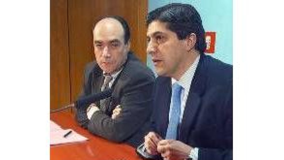 Fernando Benito y Francisco Ramos durante la rueda de prensa