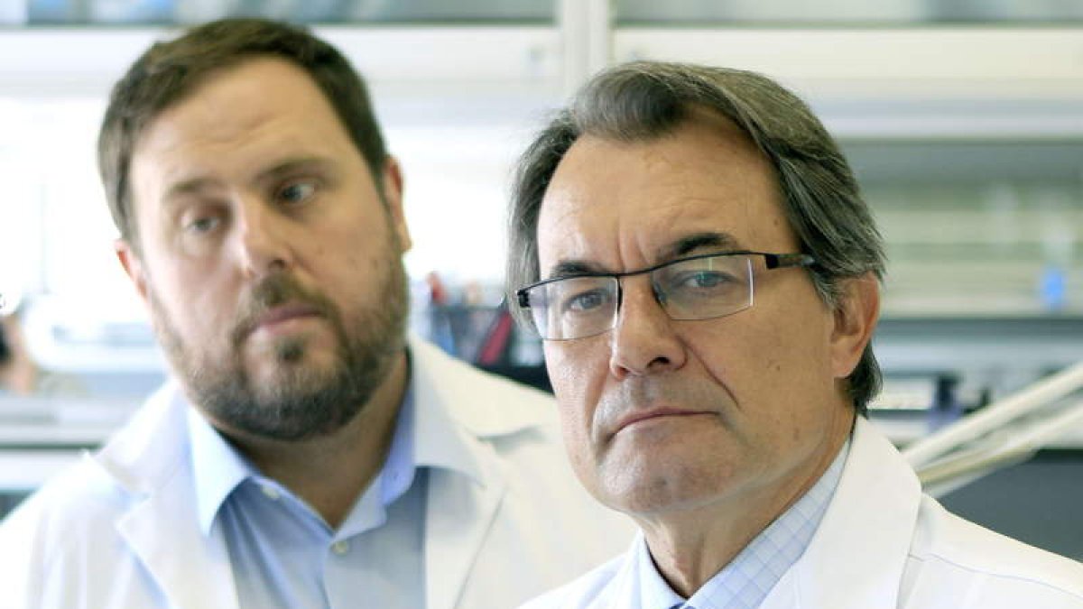 Oriol Junqueras y Artur Mas, durante una visita que realizaron ayer a una empresa.