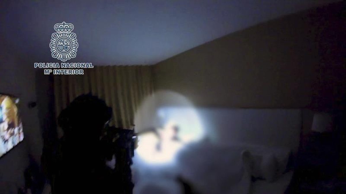 Fotografía facilitada por la Policía Nacional, que ha detenido en un hotel de Salou (Tarragona) a un fugitivo irlandés reclamado por las autoridades de su país por tráfico de drogas y tenencia ilícita de armas