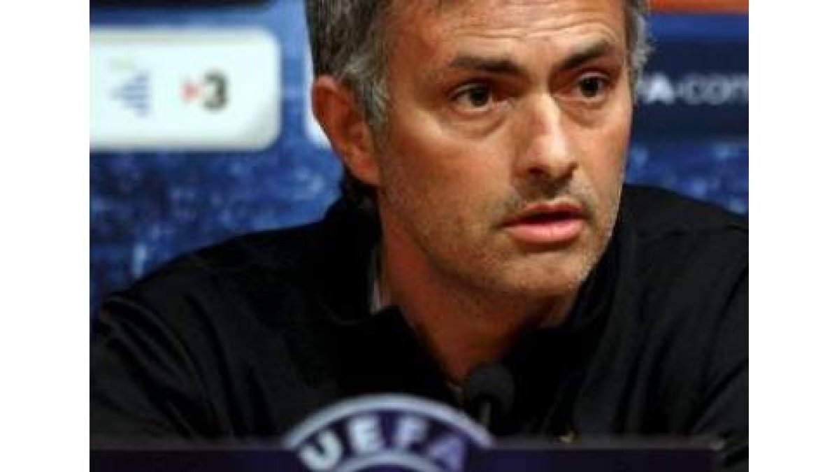 El todavía entrenador del Inter del Milán, José Mourinho, el recambio para el banquillo blanco.