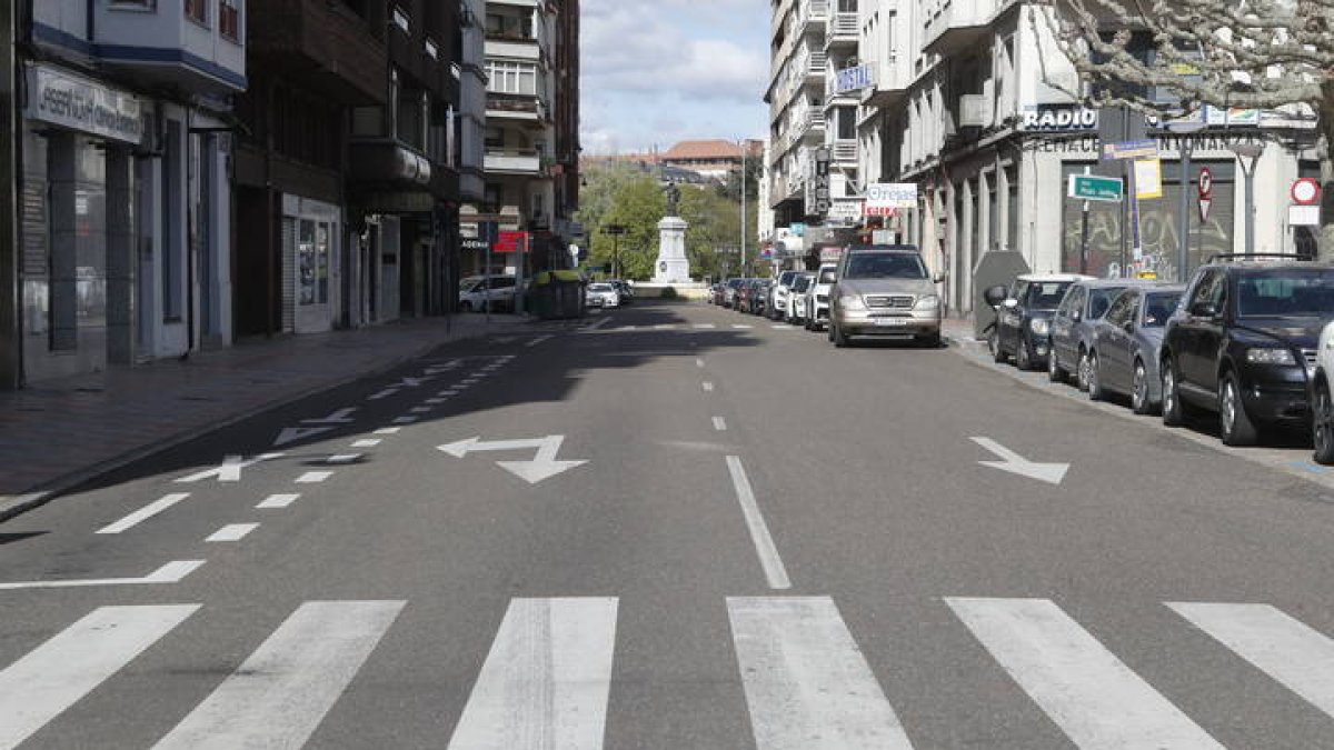 Uno de los pasos de peatones de la avenida República Argentina. RAMIRO