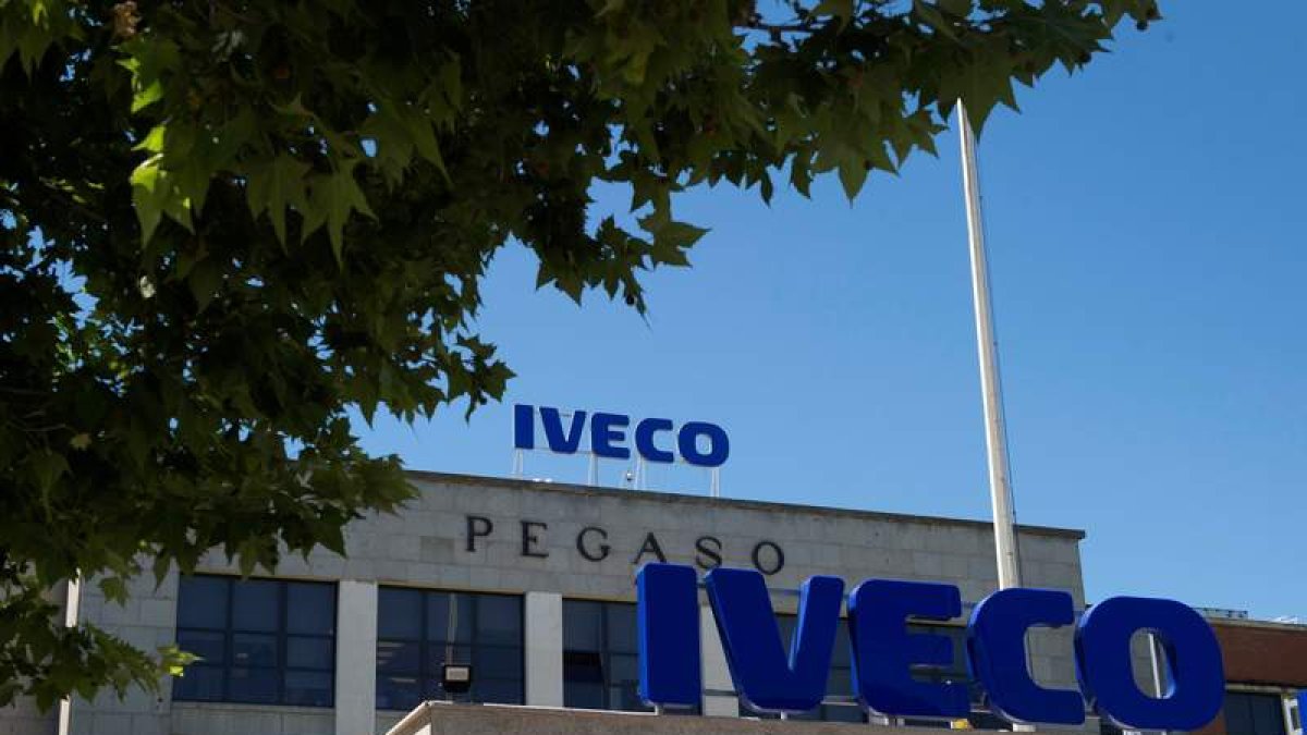 Imagen de la sede de Iveco en San Fernando de Henares. FERNANDO VILLAR