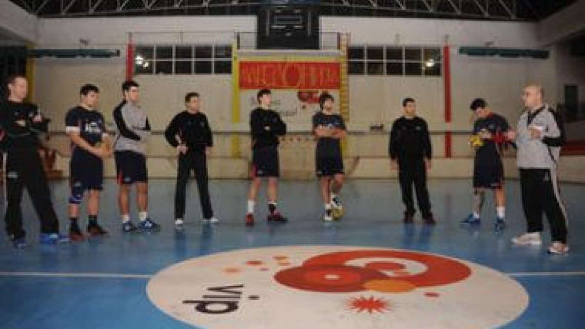 Ribera pidió ayer a sus hombres en el entrenamiento un plus para salir con bien del envite de hoy an