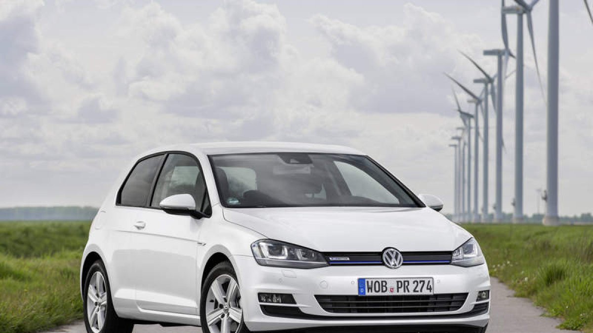 Volkswagen ‘alarga’ la filosofía BlueMotion al Golf TSI de gasolina, tricilíndrico de 115 CV, que homologa 4,3 litros de consumo medio y se vende en acabado «Edition», con un completo equipamiento de serie.