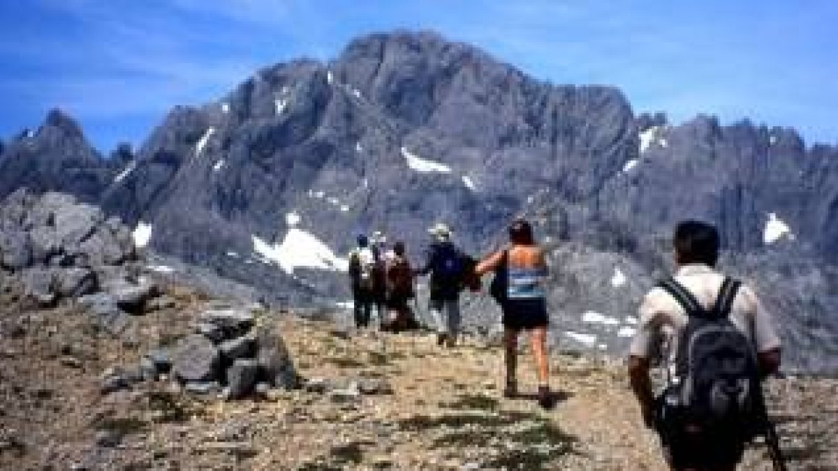 Algunos de los participantes en una de las actividades en la montaña