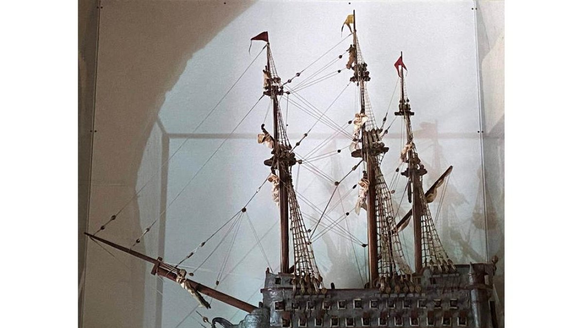 Maqueta de buque del siglo XVI donada a la iglesia del Mercado por un veterano de Lepanto. RAMIRO