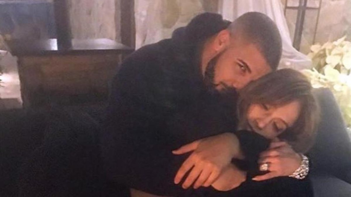 Jennifer Lopez comparte una imagen en su cuenta de Instagram para confirmar su romance con Drake.