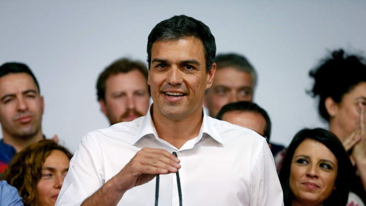 Sánchez comparece en la sede federal para comentar los resultados.