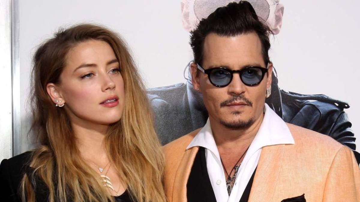 Johnny Depp demanda a Amber Heard y exige 50 millones de dólares.