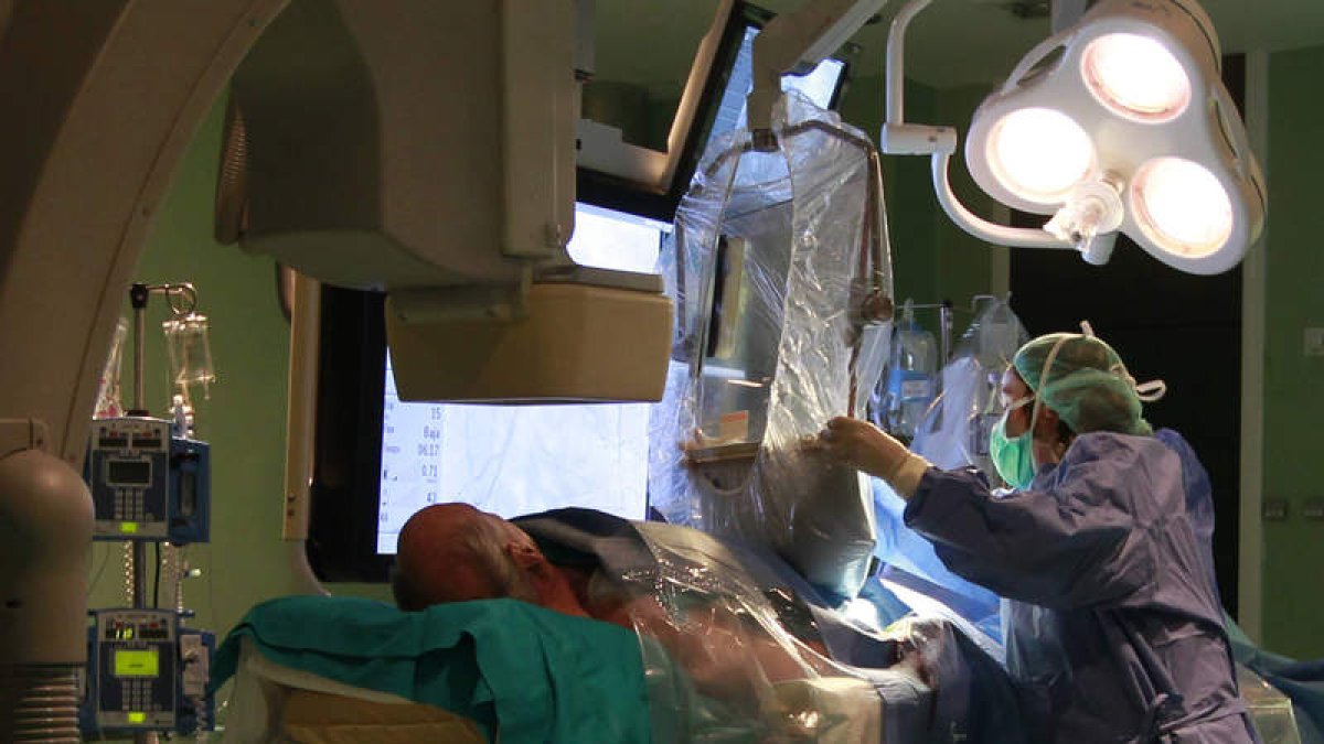 La actividad quirúrgica del Hospital de León se reduce durante el verano