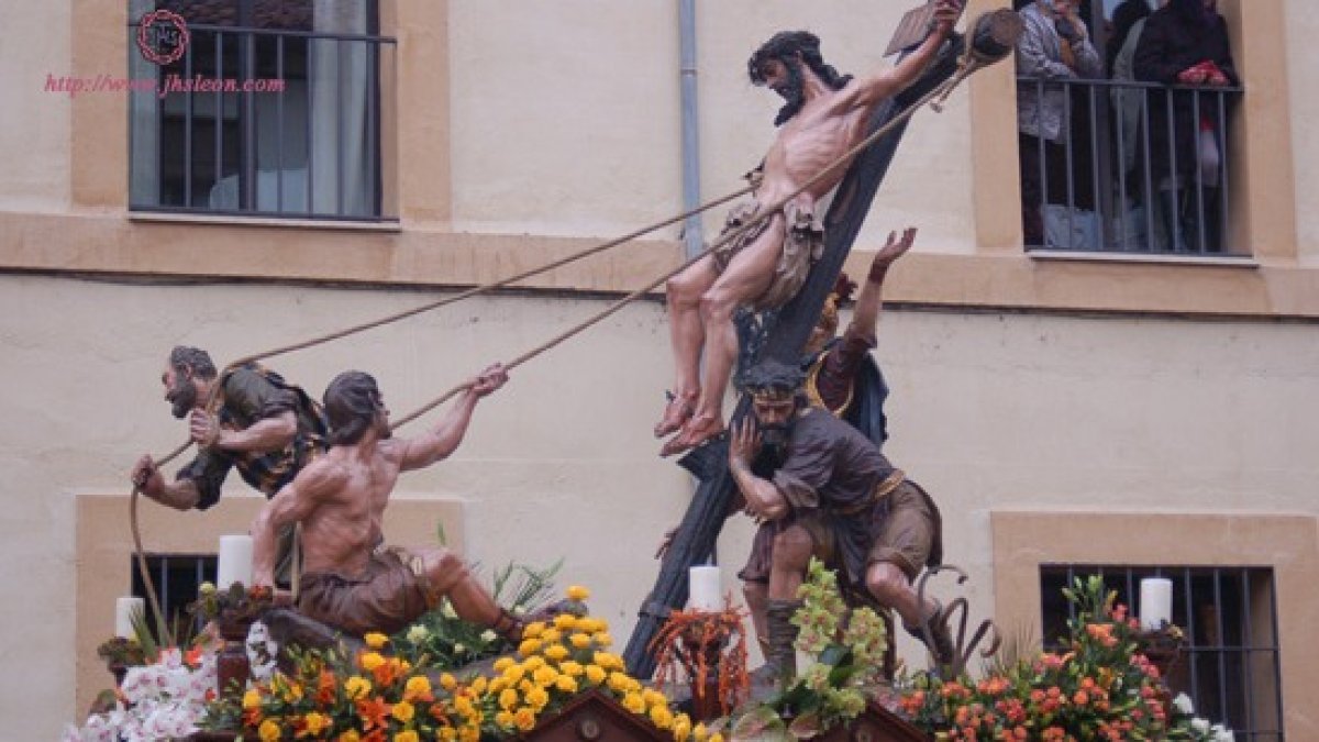 La Exaltación, obra de Navarro Arteaga, es uno de los mejores conjuntos escultóricos de la Semana Santa de León. JHS