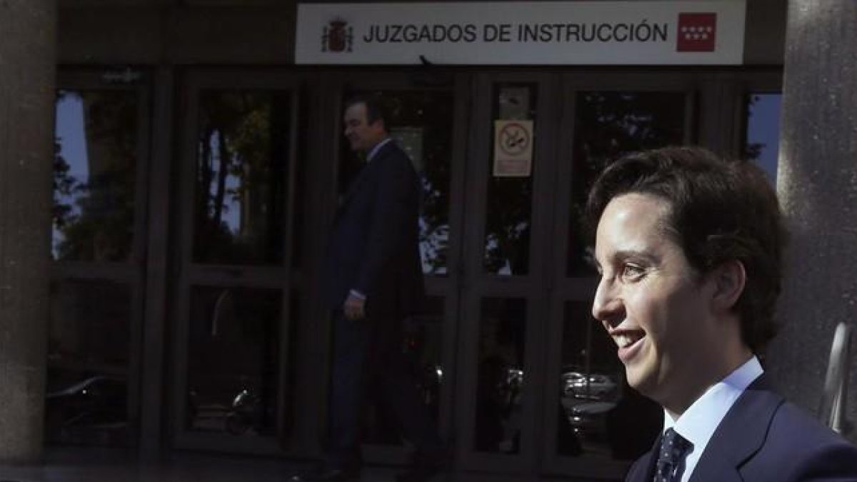 El pequeño Nicolás a las puertas de los juzgados en Madrid.