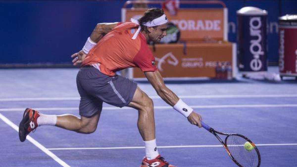 El tenista David Ferrer en el partido contra Ryan Harrison en el Abierto Mexicano de Tenis.