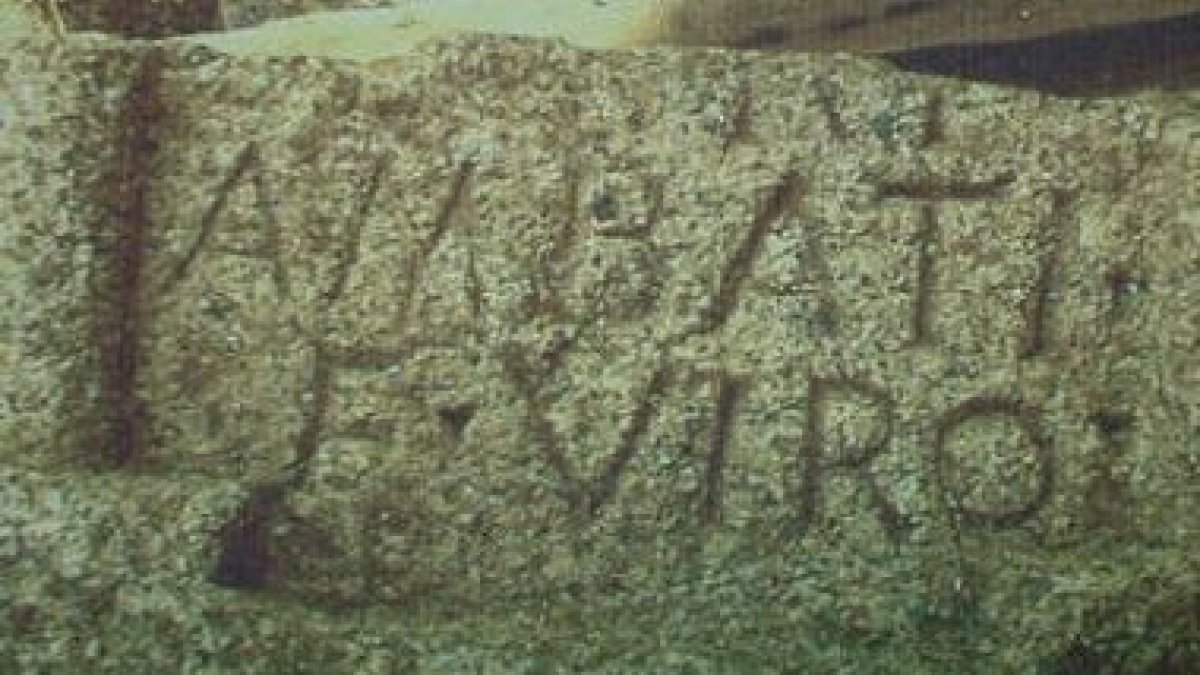 La lápida hallada en Almázcara es del siglo II.