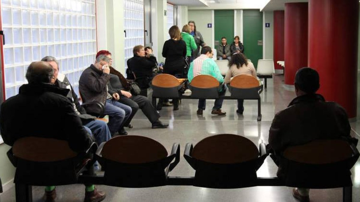 Sala de espera en la unidad del dolor del Hospital de León, en una imagen de archivo tomada el pasado mes de marzo.