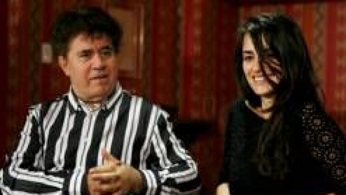 El director de cine Pedro Almodóvar y la actriz Penélope Cruz