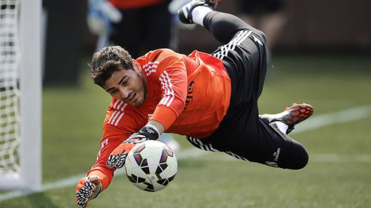 Iker Casillas, durante un entrenamiento del Madrid.