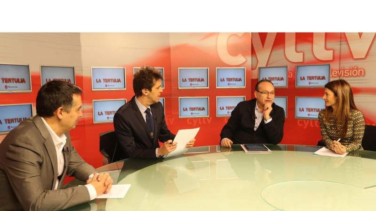 Juan Carlos Franco, Miguel Ángel Blanco, Alfonso Arias y Marisa Vázquez, en el programa semanal de La Tertulia. L. DE LA MATA