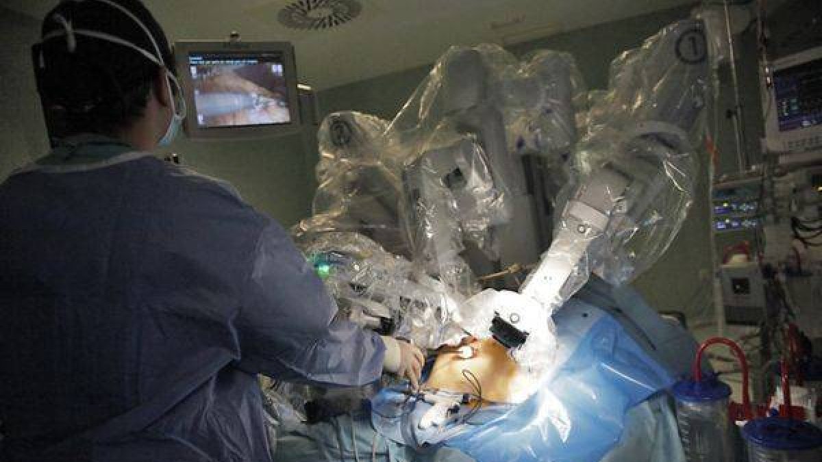 Un sistema quirúrgico robótico.