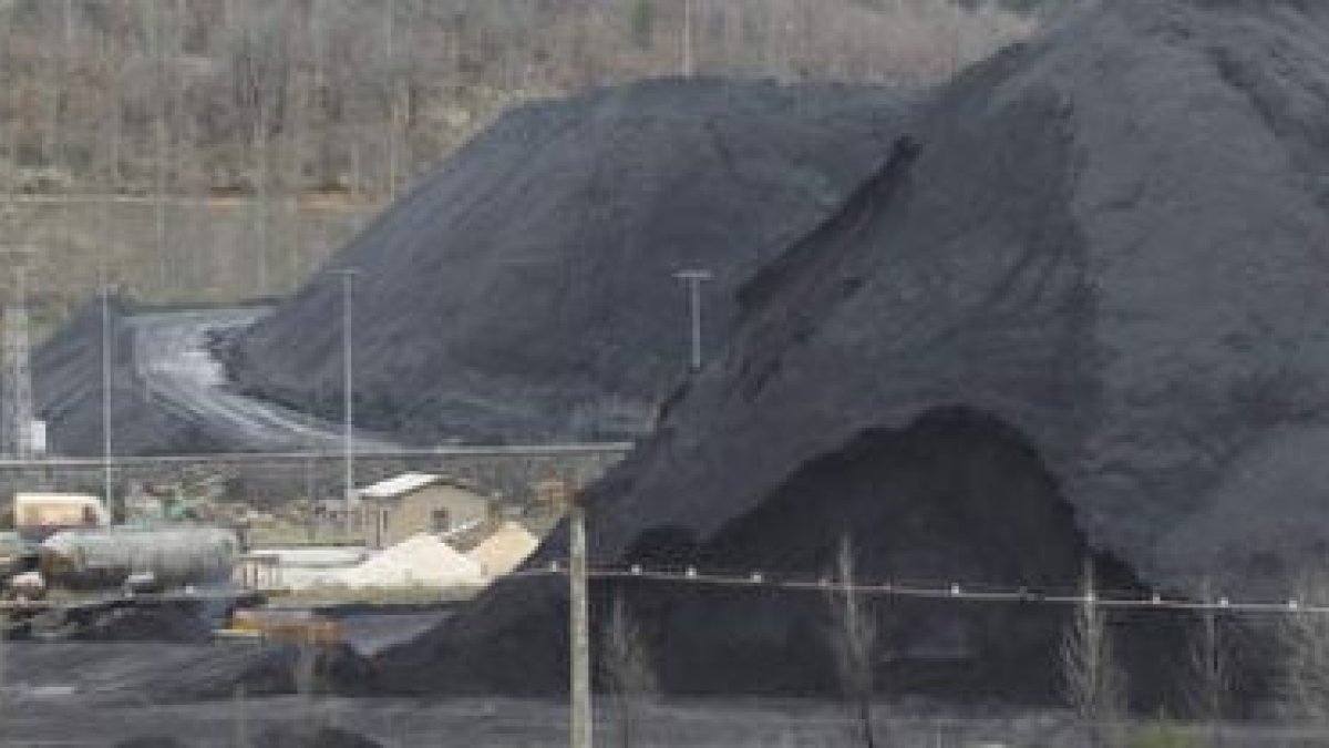 Las empresas no pueden volver a acumular stocks de carbón para reanudar la producción fijada  y recu