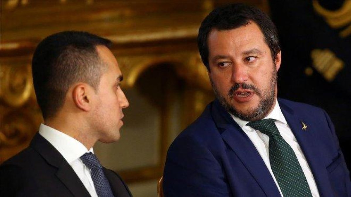 Di Maio (izq) y Salvini.
