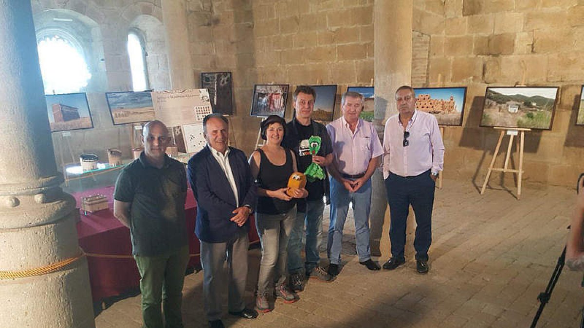 El alcalde de Carracedelo y el diputado de Cultura al presentar el festival en el monasterio. DL